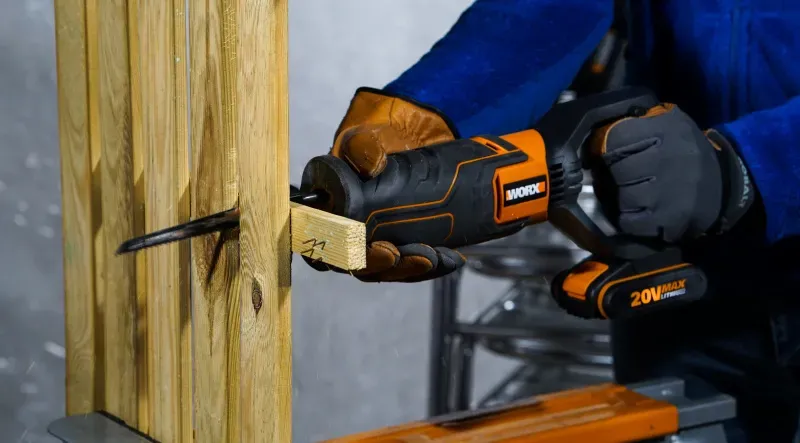 WORX WX500 - Aku pila ocaska 20V, 1x2.0Ah - Powershare